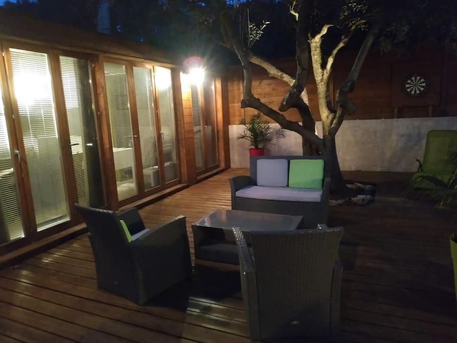Appartement Studio Jacuzzi Prive A 8 Min A Pied De La Plage à La Ciotat Extérieur photo