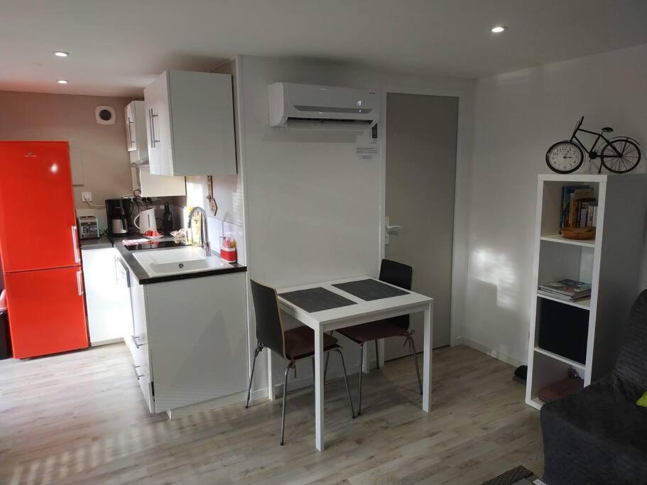 Appartement Studio Jacuzzi Prive A 8 Min A Pied De La Plage à La Ciotat Extérieur photo