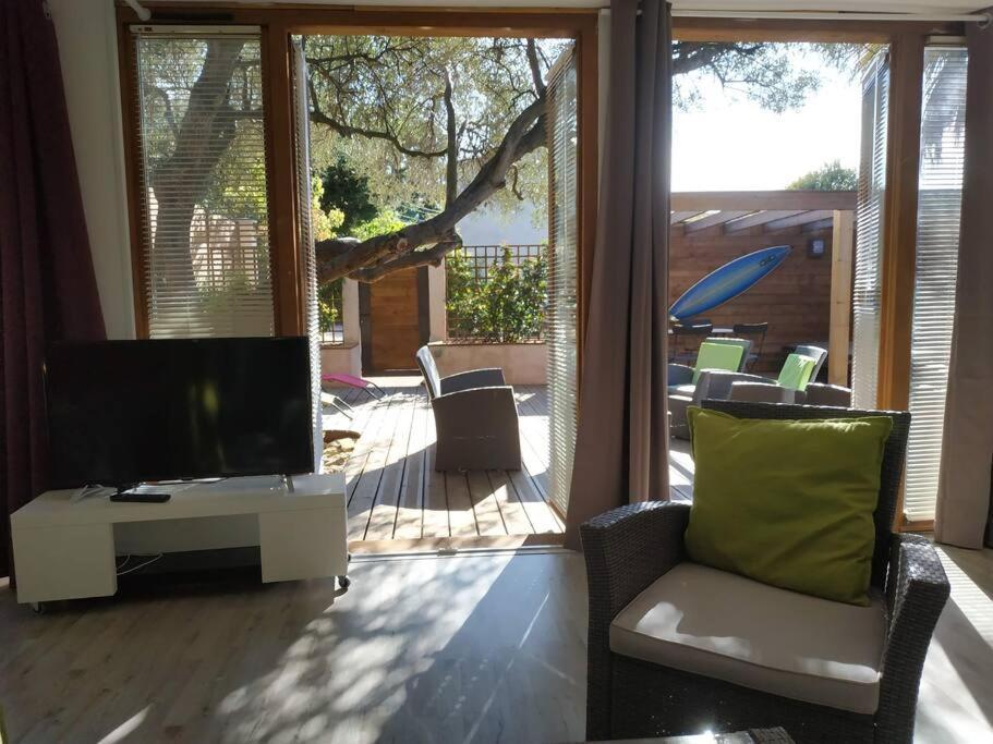 Appartement Studio Jacuzzi Prive A 8 Min A Pied De La Plage à La Ciotat Extérieur photo