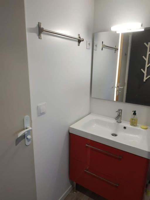 Appartement Studio Jacuzzi Prive A 8 Min A Pied De La Plage à La Ciotat Extérieur photo