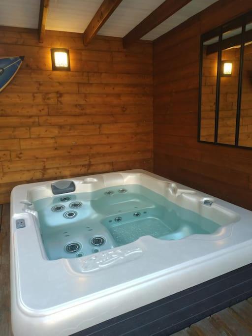 Appartement Studio Jacuzzi Prive A 8 Min A Pied De La Plage à La Ciotat Extérieur photo