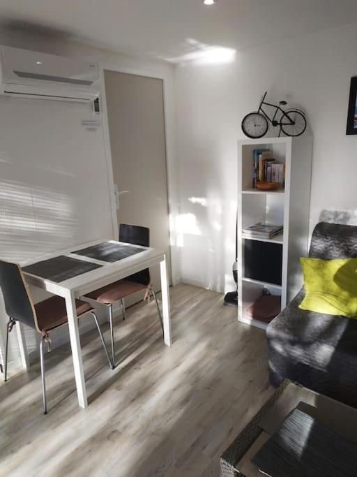 Appartement Studio Jacuzzi Prive A 8 Min A Pied De La Plage à La Ciotat Extérieur photo