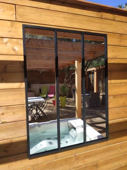 Appartement Studio Jacuzzi Prive A 8 Min A Pied De La Plage à La Ciotat Extérieur photo