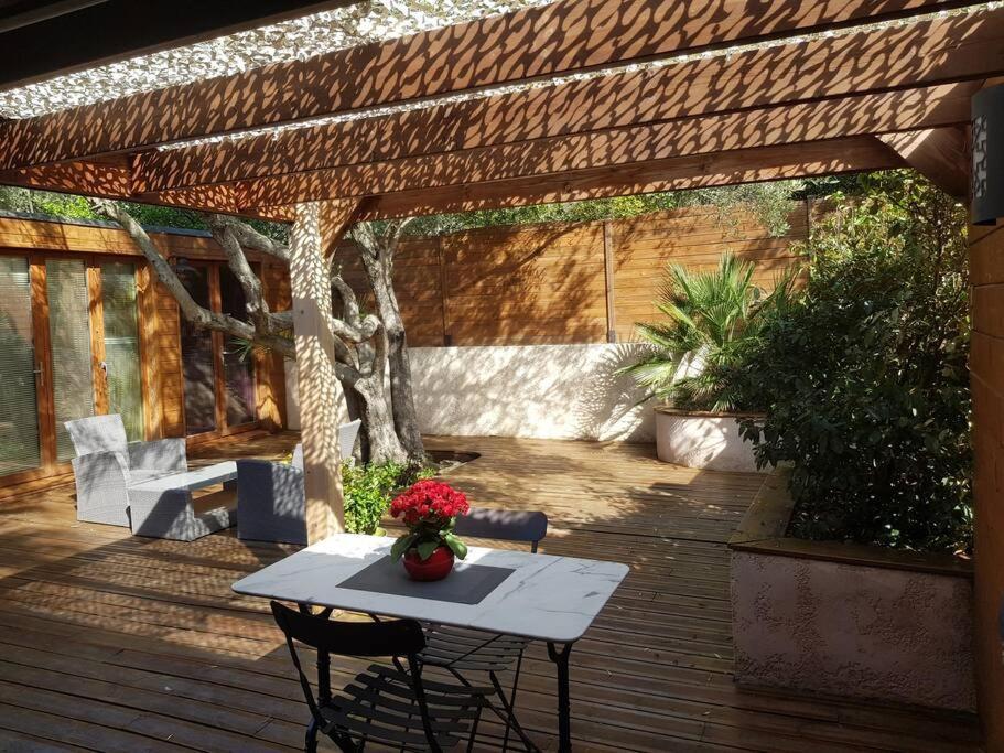 Appartement Studio Jacuzzi Prive A 8 Min A Pied De La Plage à La Ciotat Extérieur photo